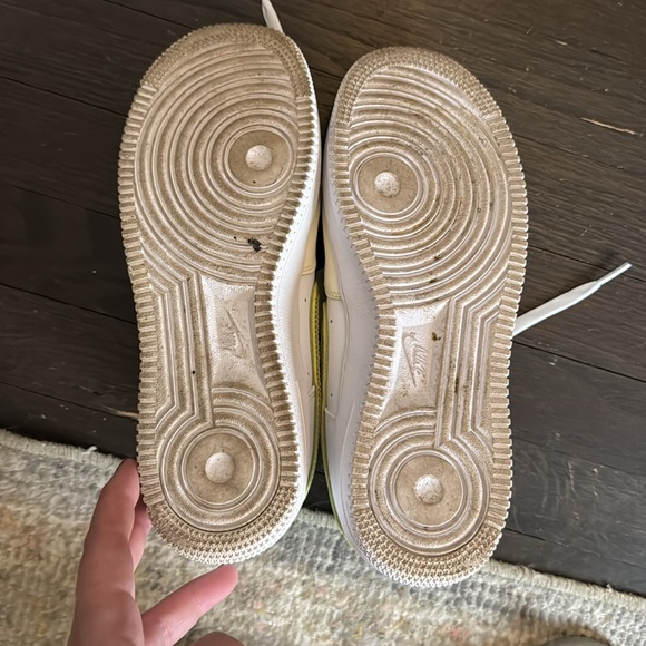 Nike Air Force 1 LV8 - Picture 8 of 8